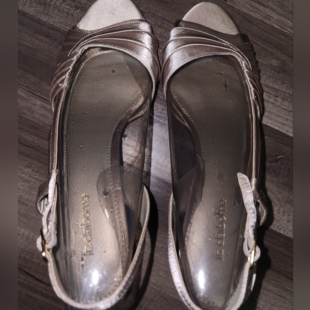 Liz Claiborne Classy Gold Sandals! Size 11 Excellent Condition Vintage NEW